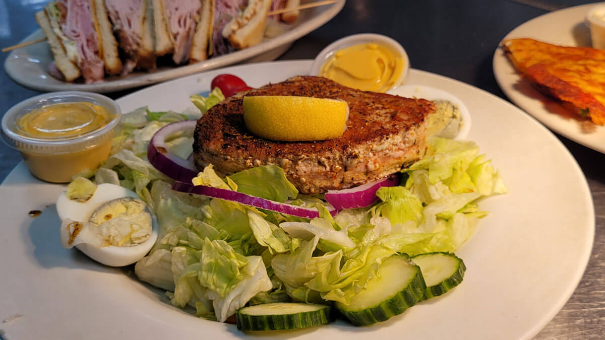 https://eatatrandazzos.com/wp-content/uploads/2023/11/Grilled_Tuna_Salad.jpg